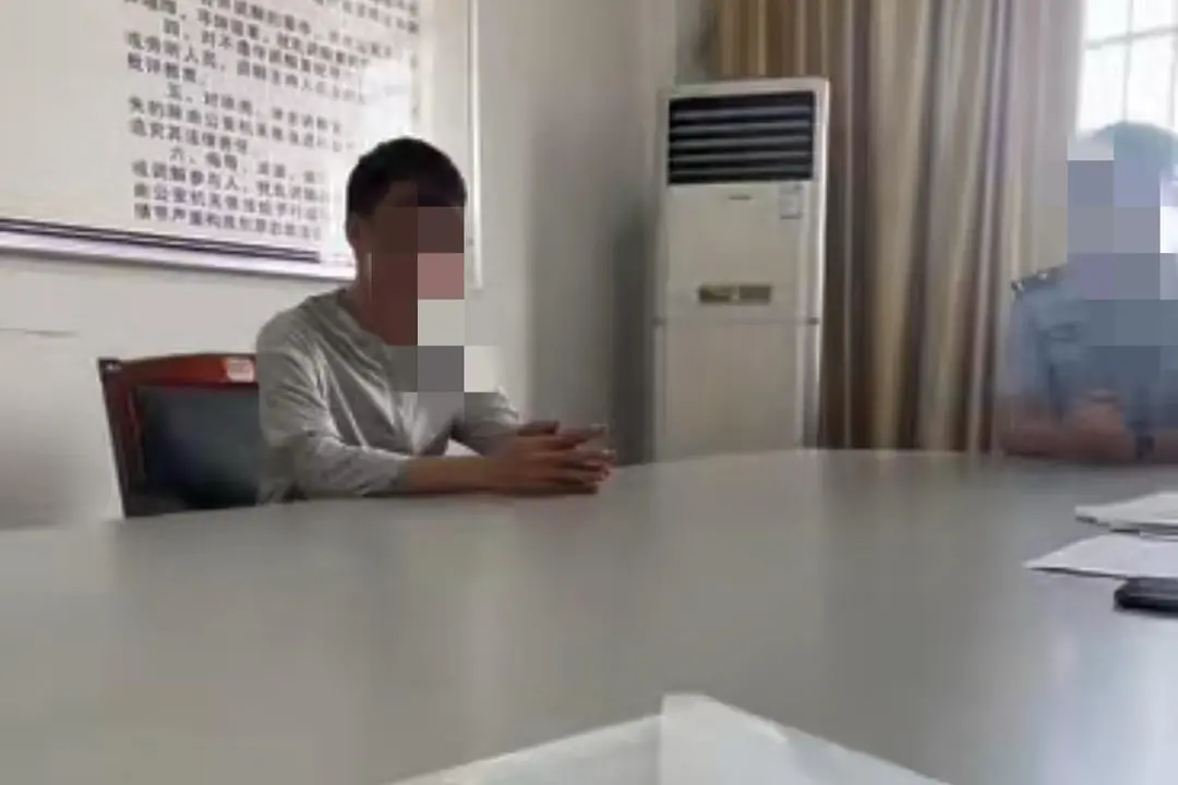 ▲黄某到案后在派出所接受调解