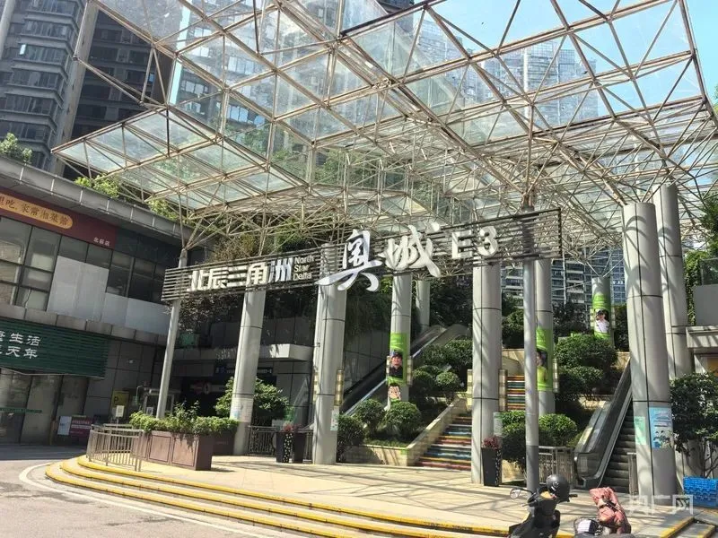 事發(fā)地北辰三角洲奧城E3小區(qū)（央廣網(wǎng)記者黃珂嵐 攝）