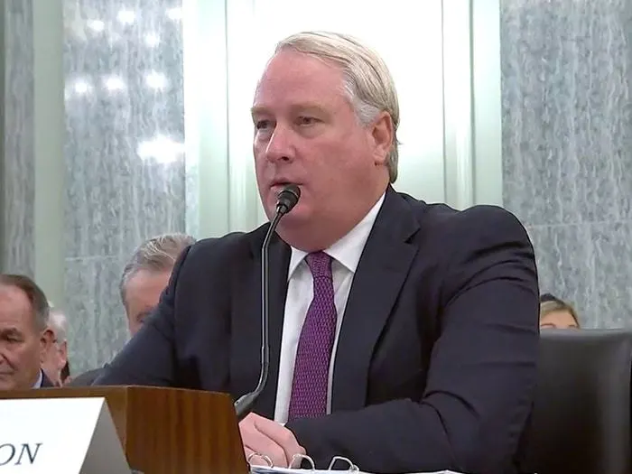 美國(guó)造船商委員會(huì)主席馬特·帕克斯頓參加聽證會(huì) 視頻截圖