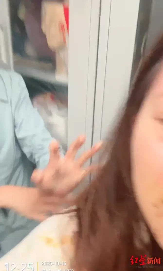 ▲吴某拍摄视频的截图