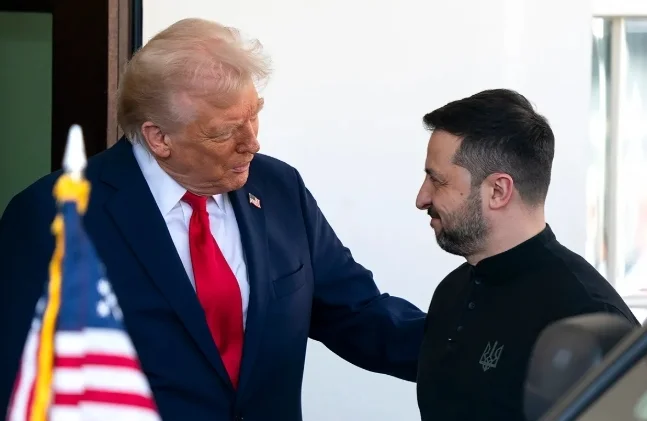 英媒爆料：美国要求泽连斯基接受其和平方案，放弃部分领土和武器