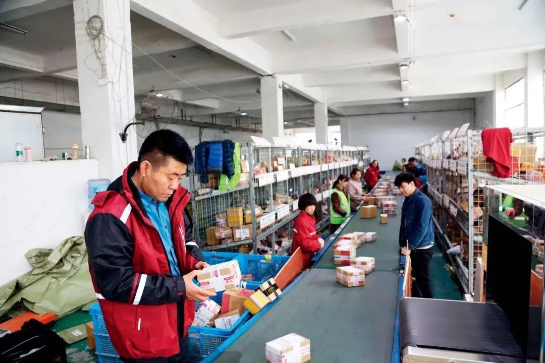 2024年1月,曹玉根(左一)被警方从家中带走,至今未判决。图/采访者提供