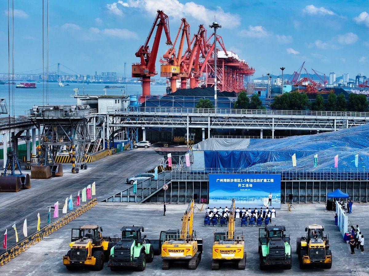  
  ▲广州港新沙港区1-5号泊位改扩建工程开工活动现场 
 