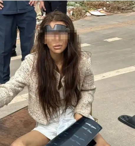 ▲吴某桢流落柬埔寨街头的视频