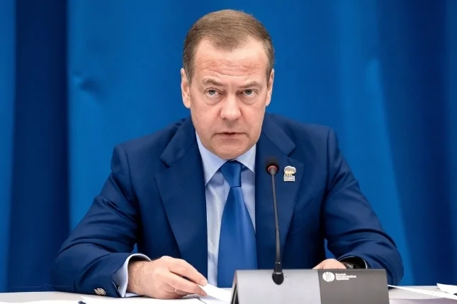 是否担心俄罗斯遭遇伊朗的结局?梅德韦杰夫回应